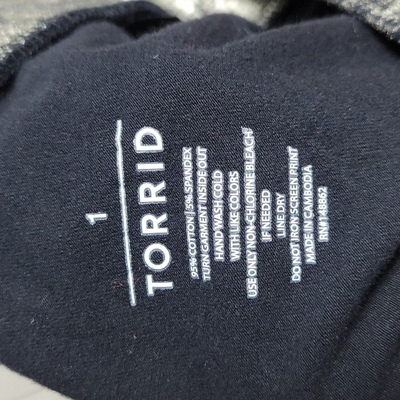 Torrid Size 1 Metallic Gold Leggings PREMIUM LEGGING - METALLIC FOIL CROSSHATCH - Picture 8 of 13